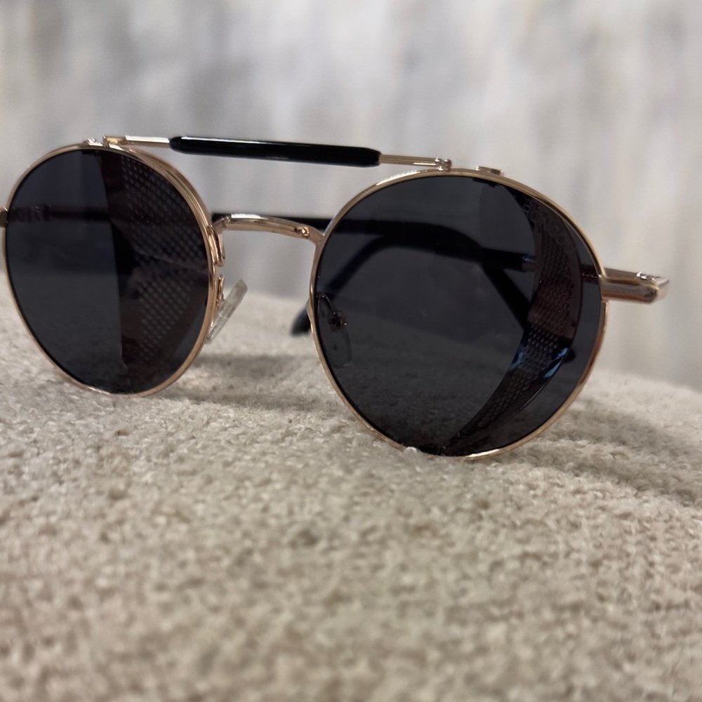 UNISEX Stylish Gold Sunglasses - Picture 11 of 15